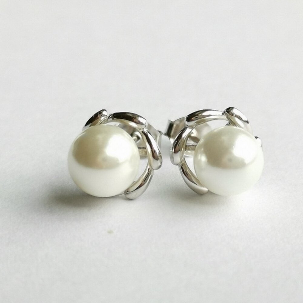 NWT sterling silver white pearl stud earrings